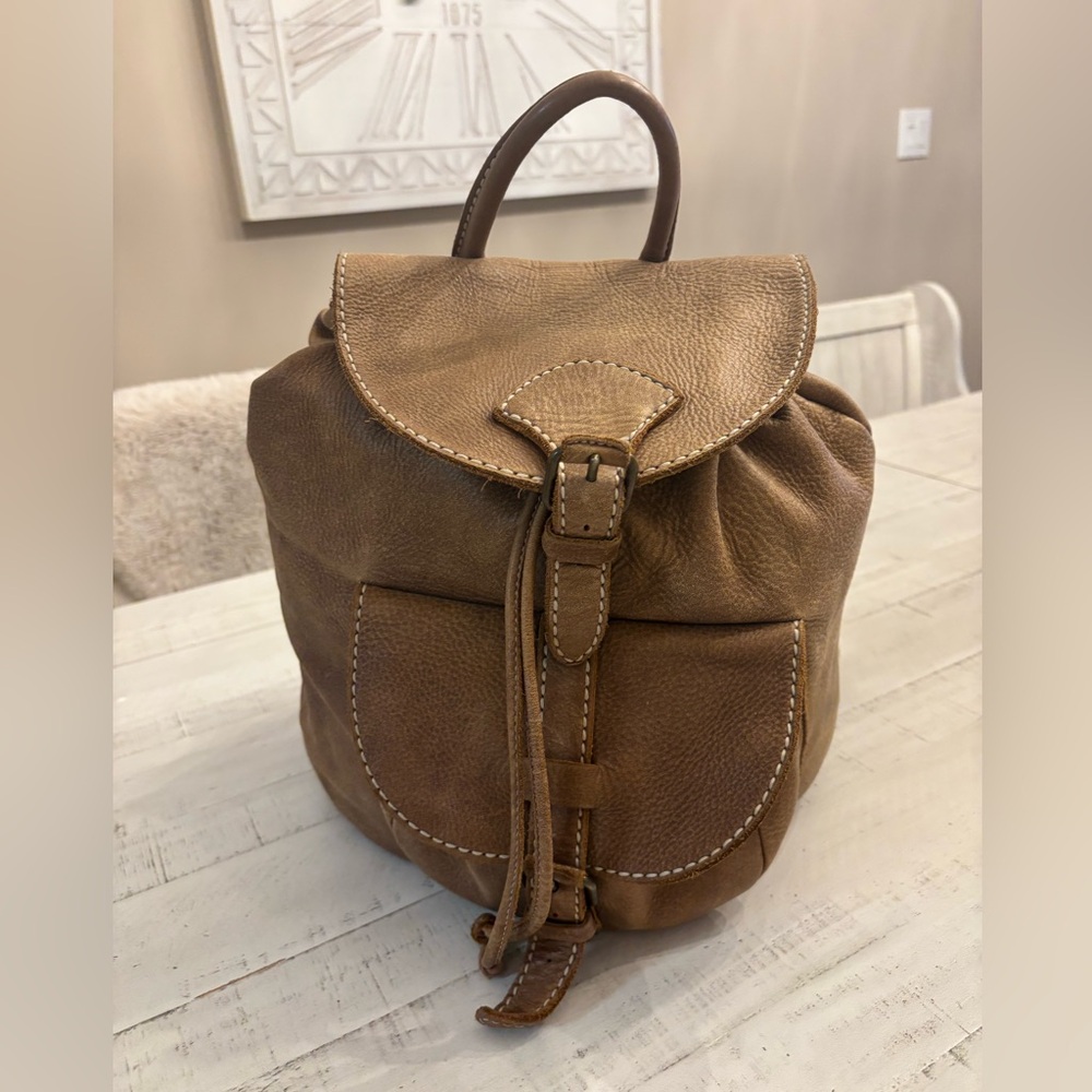 Rare ROOTS Authentic  Canadian PAPA ALEX Large TRIBE Leather Backpack in GUC